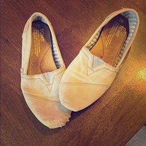 Distressed Tan TOMS